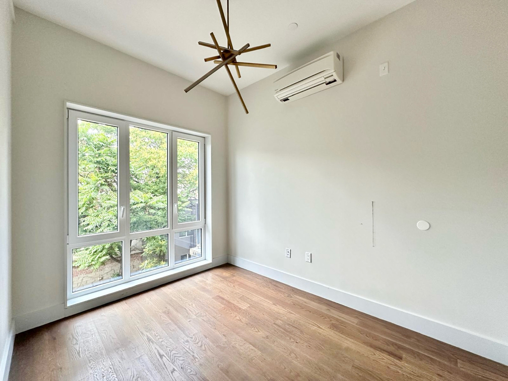 101 Varet Street - Photo 8