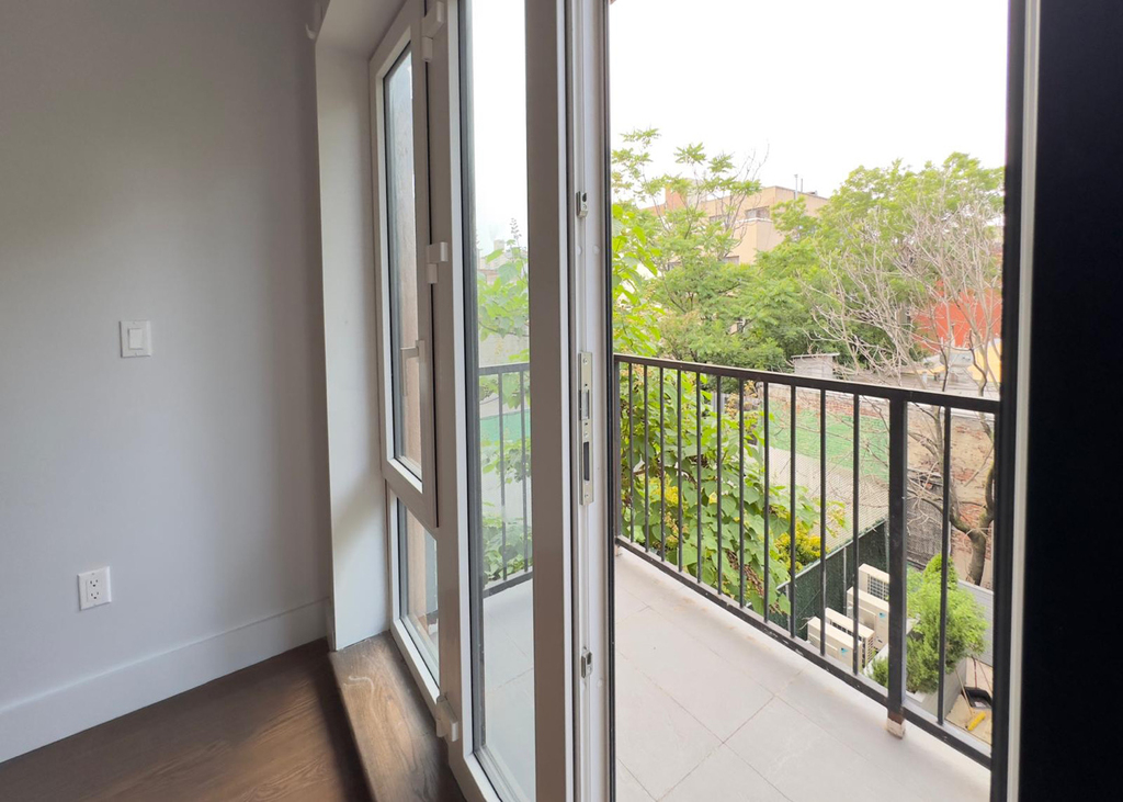 101 Varet Street - Photo 4