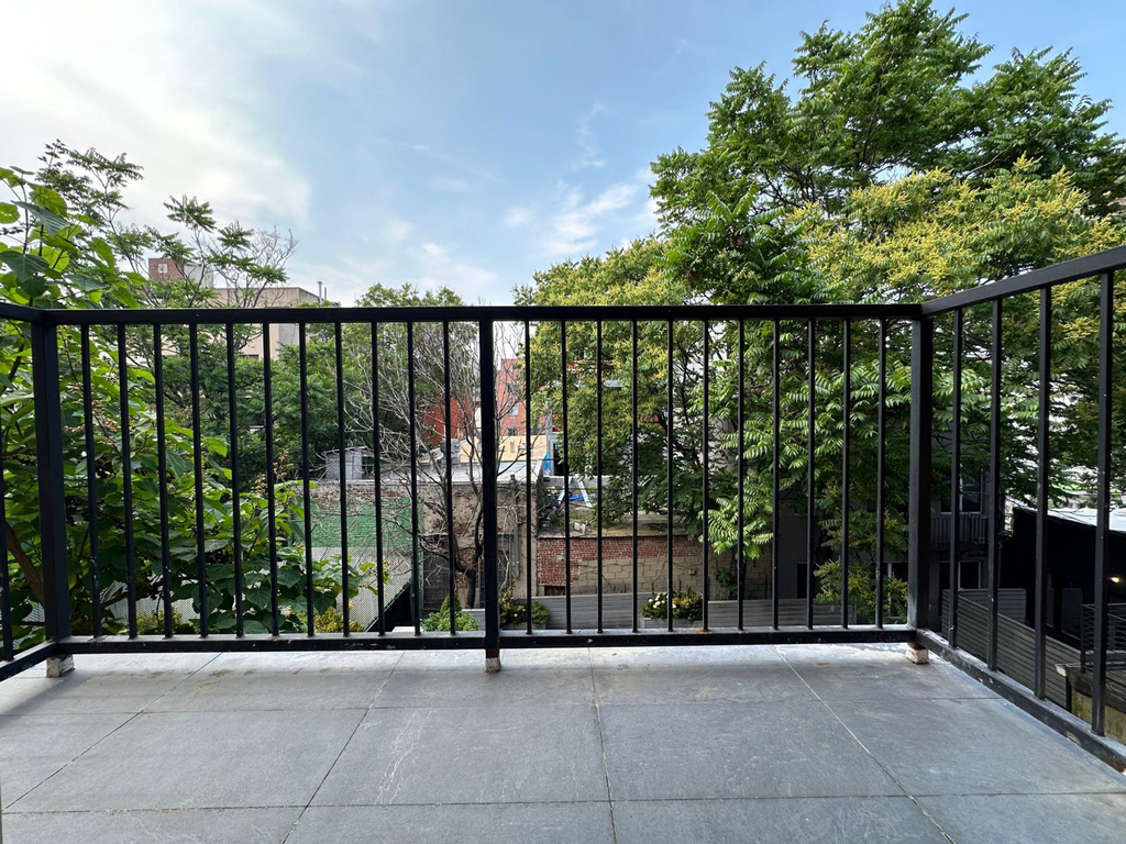 101 Varet Street - Photo 6