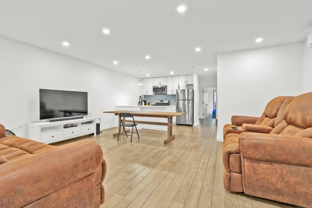 729 Chauncey Street - Photo 2