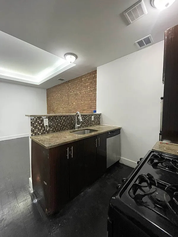 295 Throop Avenue - Photo 2