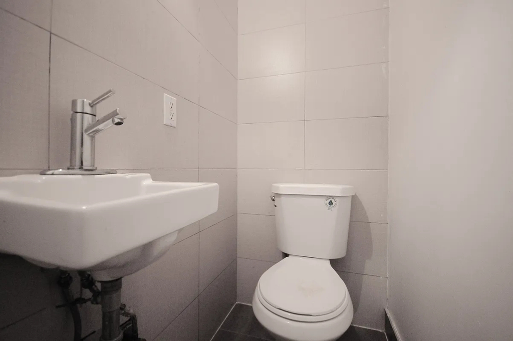 295 Throop Avenue - Photo 8