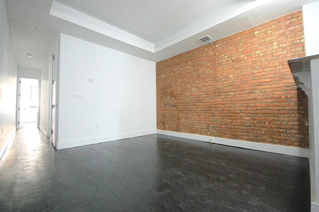 295 Throop Avenue - Photo 1
