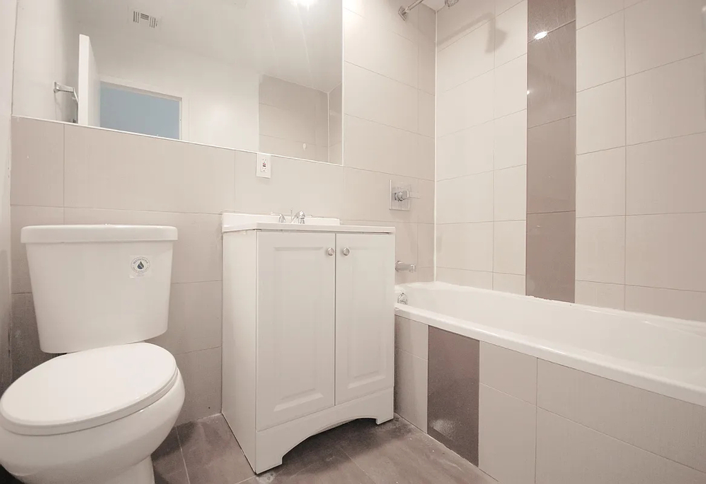 295 Throop Avenue - Photo 7