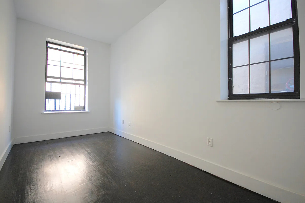 295 Throop Avenue - Photo 5