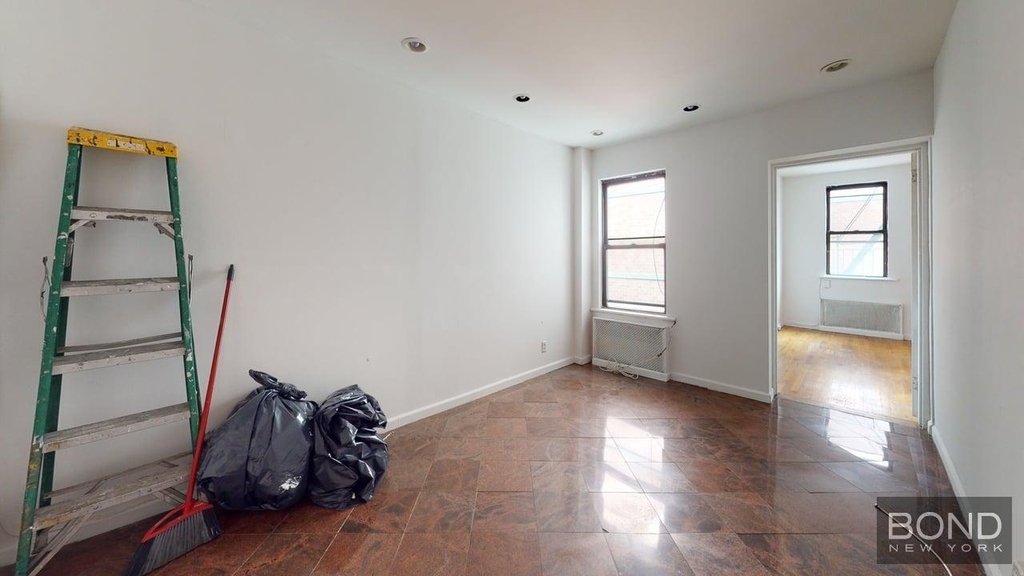 Third Avenue - Photo 10
