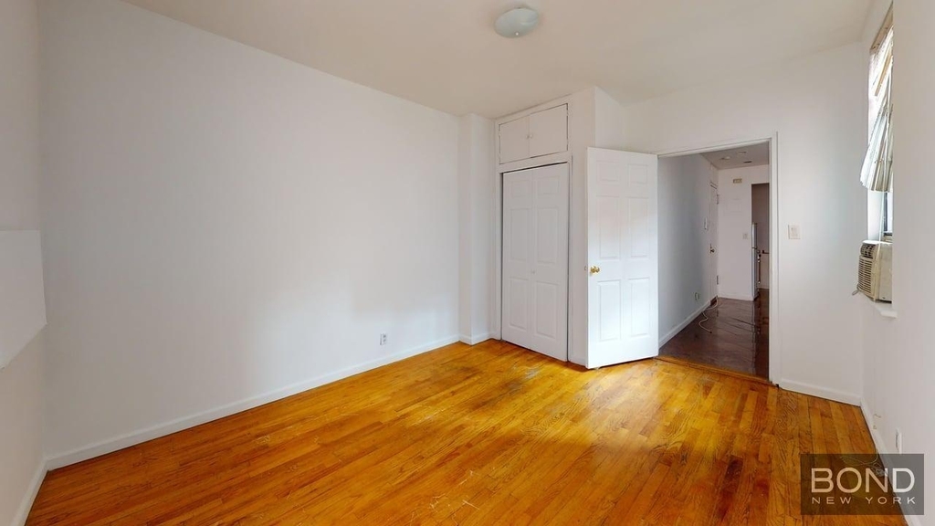 Third Avenue - Photo 9