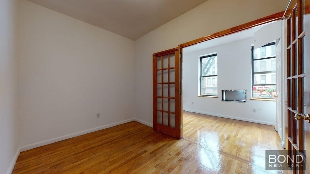 Third Avenue - Photo 5