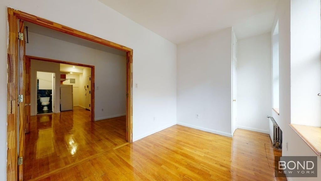 Third Avenue - Photo 11