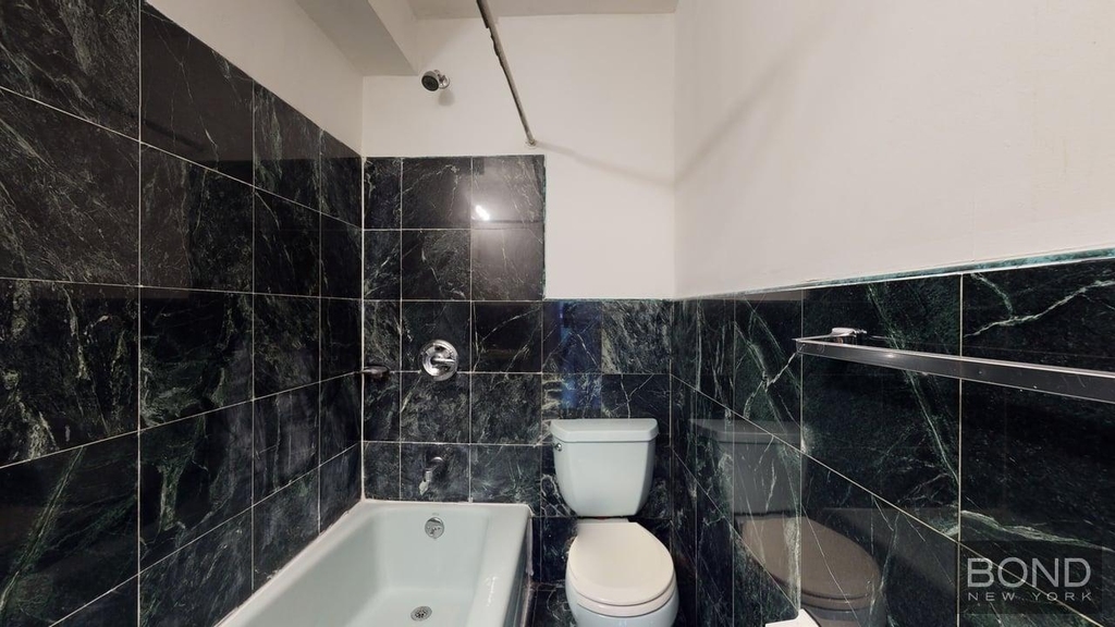 Third Avenue - Photo 19