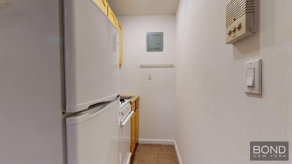 Third Avenue - Photo 16