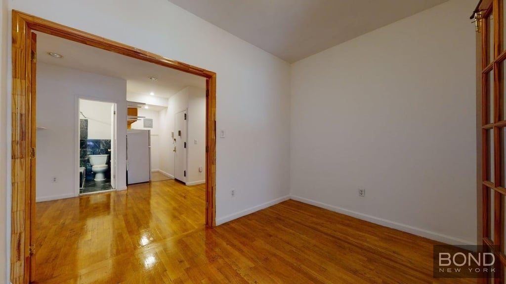 Third Avenue - Photo 12
