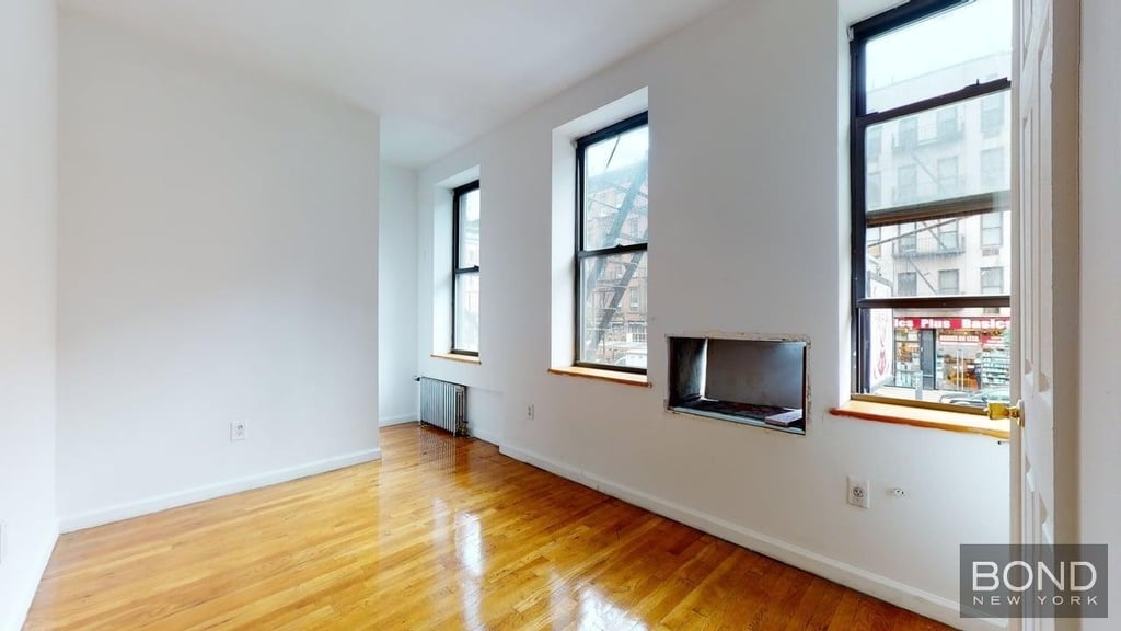 Third Avenue - Photo 15