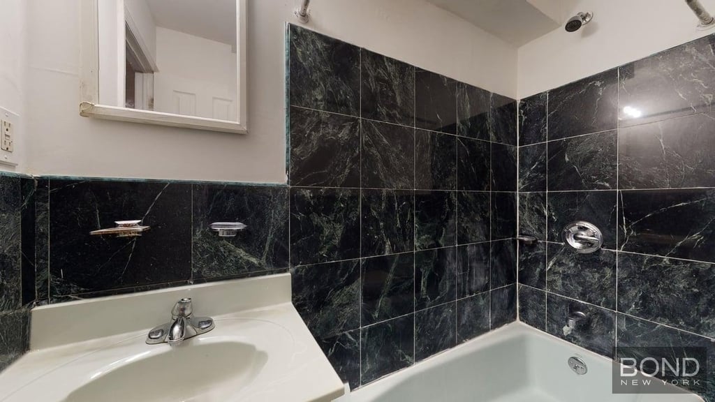 Third Avenue - Photo 14