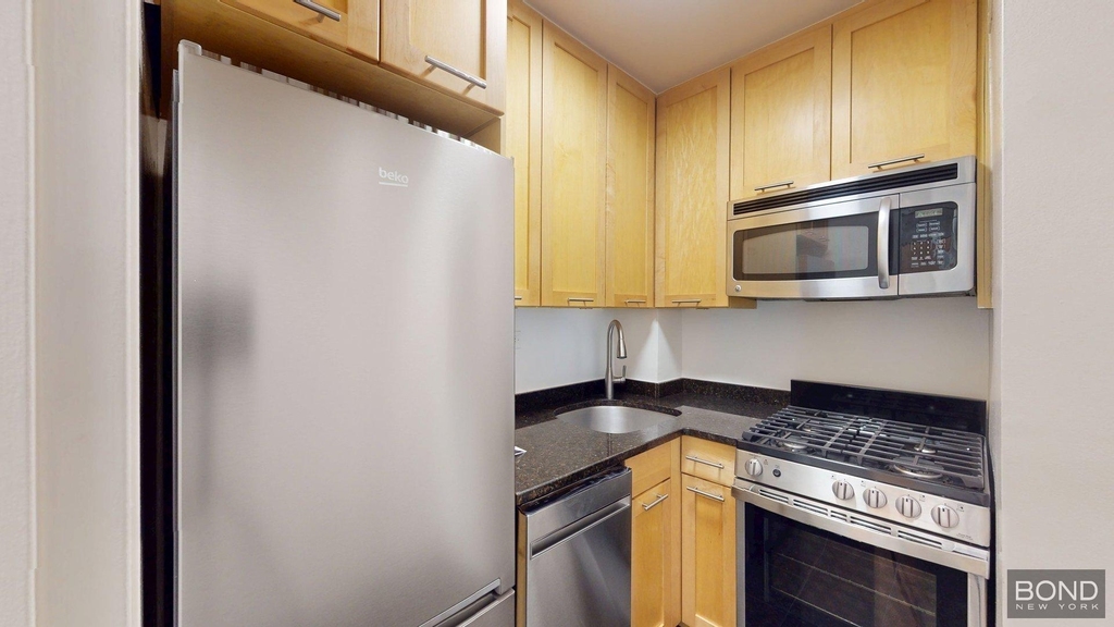 East 79th Street - Photo 2