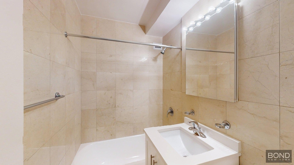 East 79th Street - Photo 4