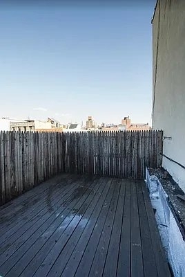 E 10th St - Photo 5