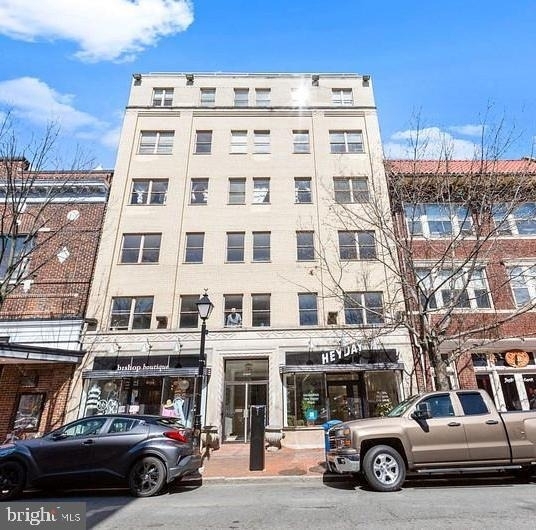 815 King Street - Photo 0