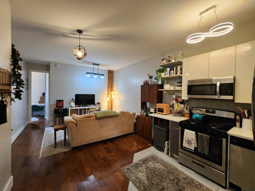143 Cornelia Street - Photo 13