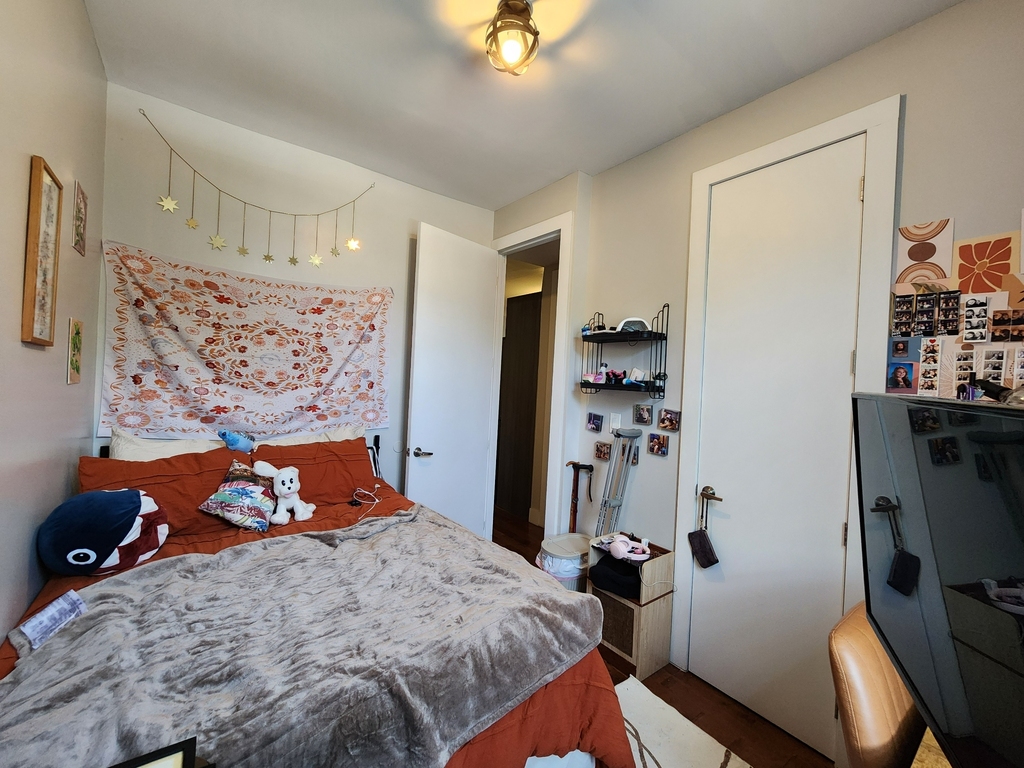 143 Cornelia Street - Photo 9