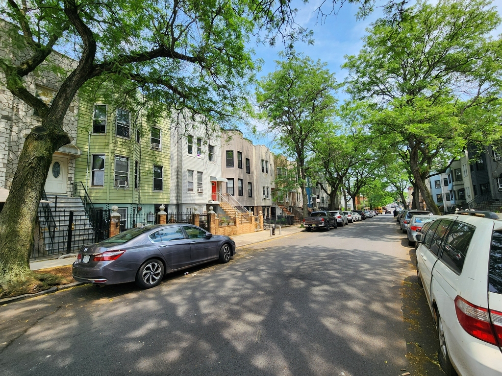 143 Cornelia Street - Photo 15