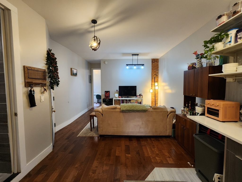 143 Cornelia Street - Photo 2