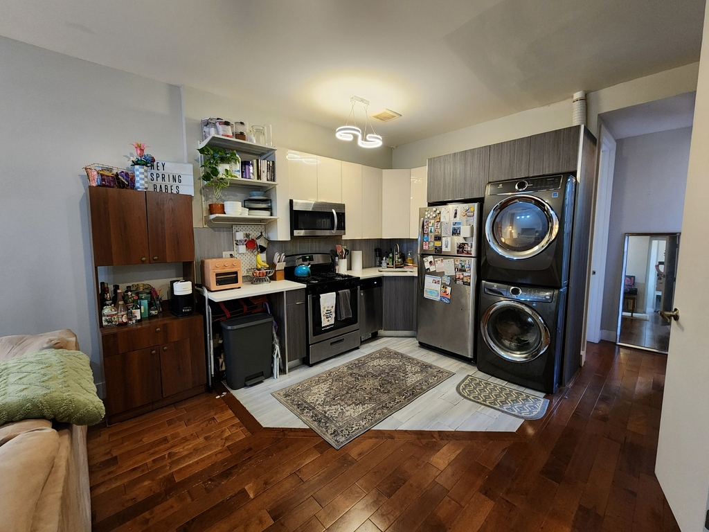 143 Cornelia Street - Photo 0