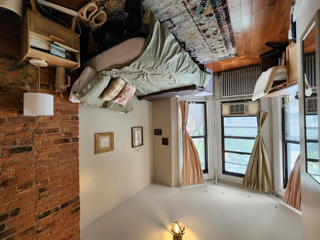 143 Cornelia Street - Photo 5