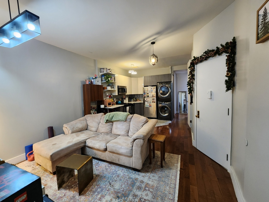 143 Cornelia Street - Photo 3
