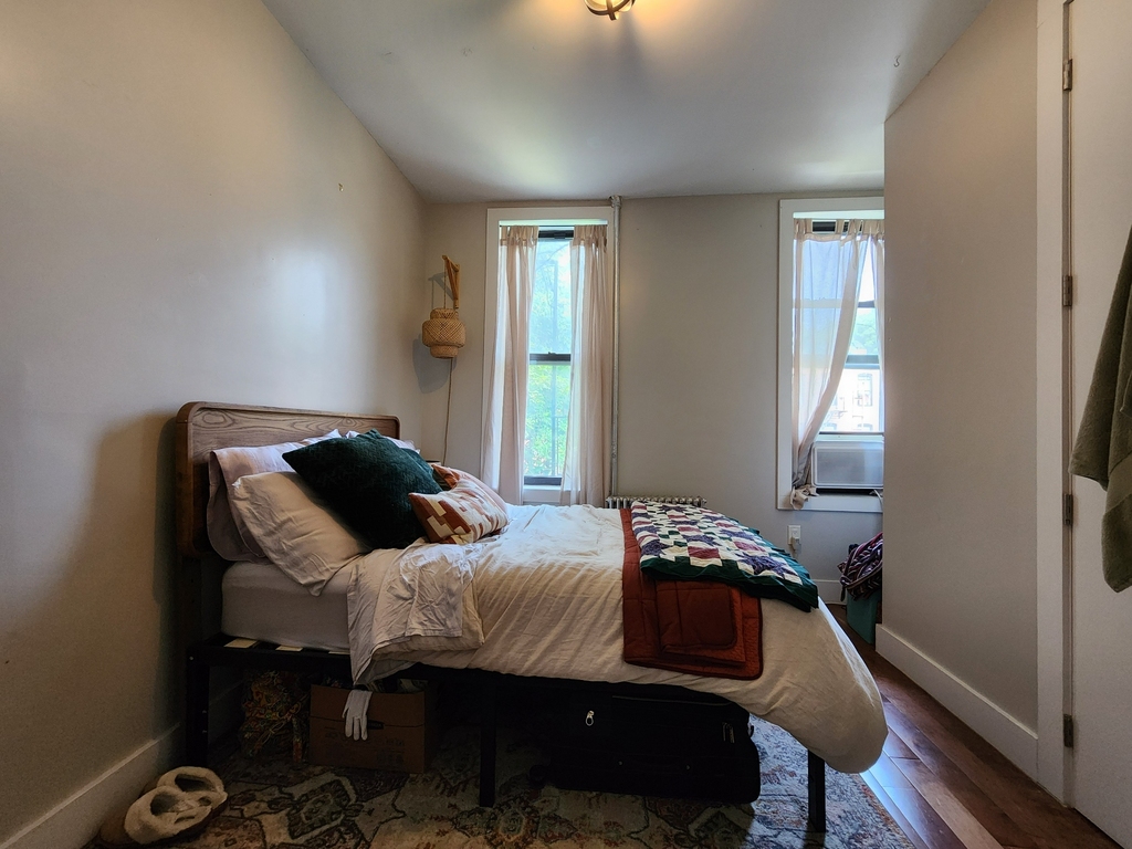 143 Cornelia Street - Photo 6