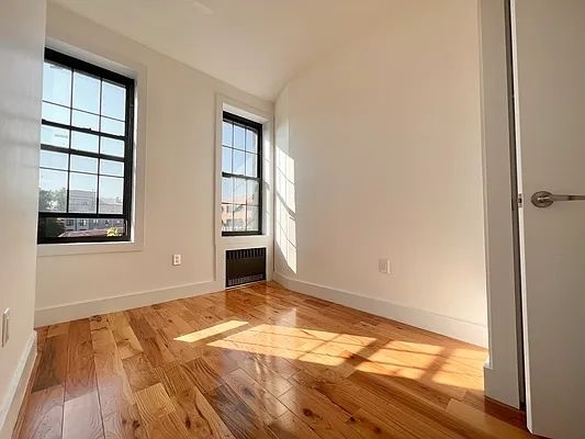 640 Kosciuszko Street - Photo 0
