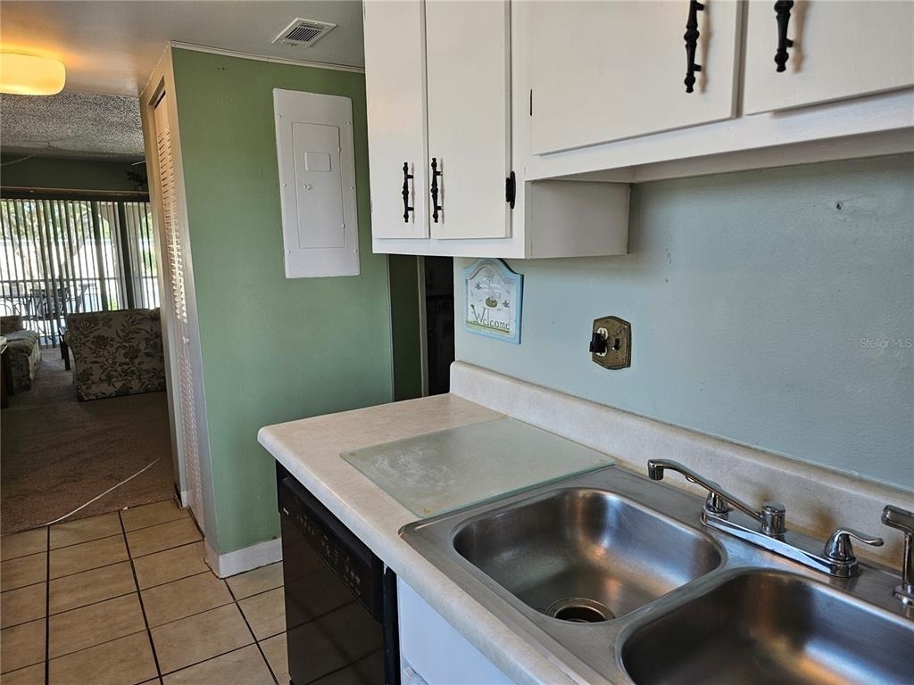7701 Starkey Road - Photo 8