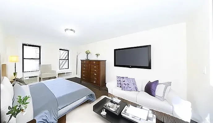 342 East 55th Street - Photo 1