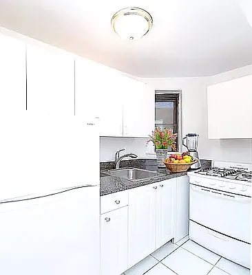 342 East 55th Street - Photo 2