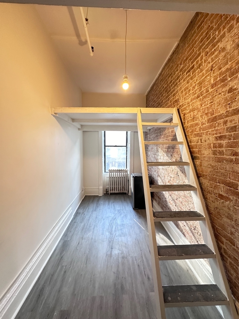  West 46th Street - Photo 1