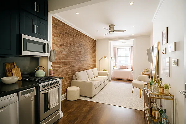 334 East 6th Street - Photo 1
