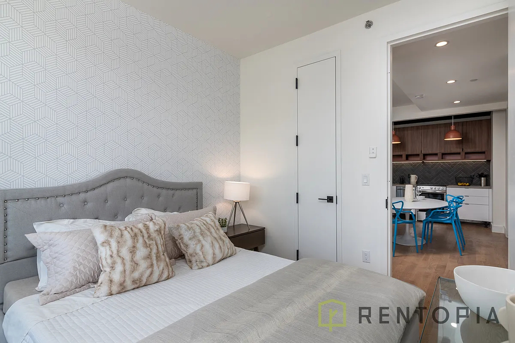 824 Lexington Avenue - Photo 2