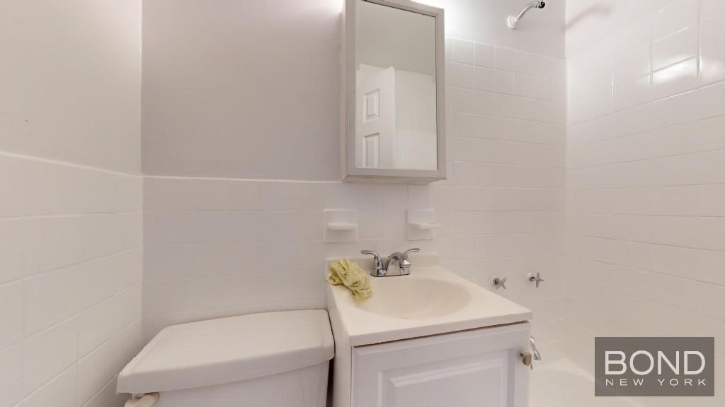 East 61th Street - Photo 2