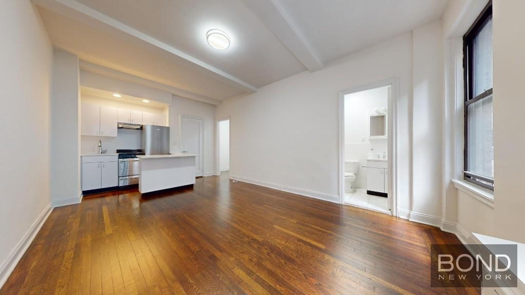 East 46th Street - Photo 0