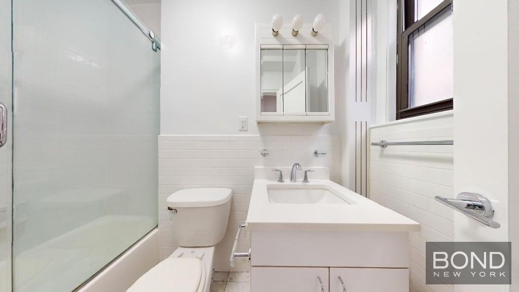 East 46th Street - Photo 2