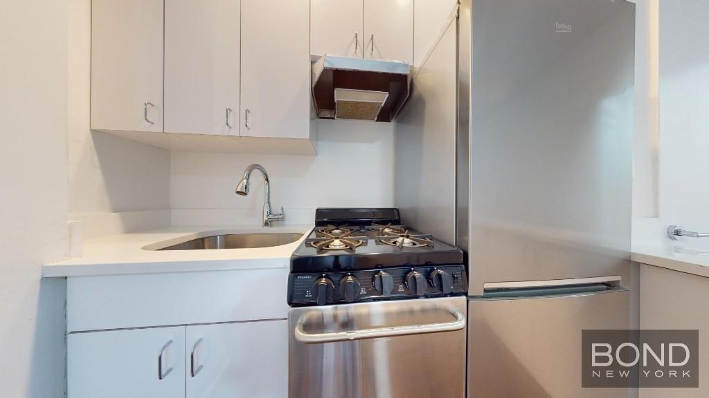 East 46th Street - Photo 1