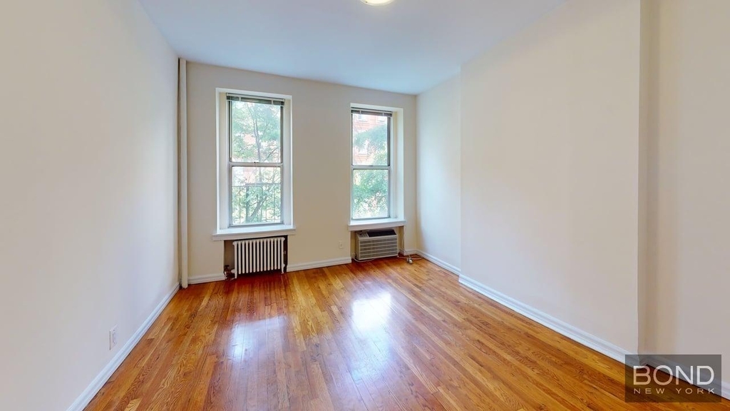 East 81st Street - Photo 5