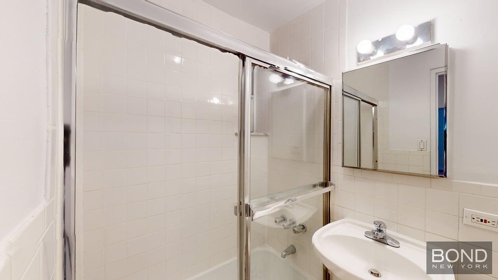 East 81st Street - Photo 2