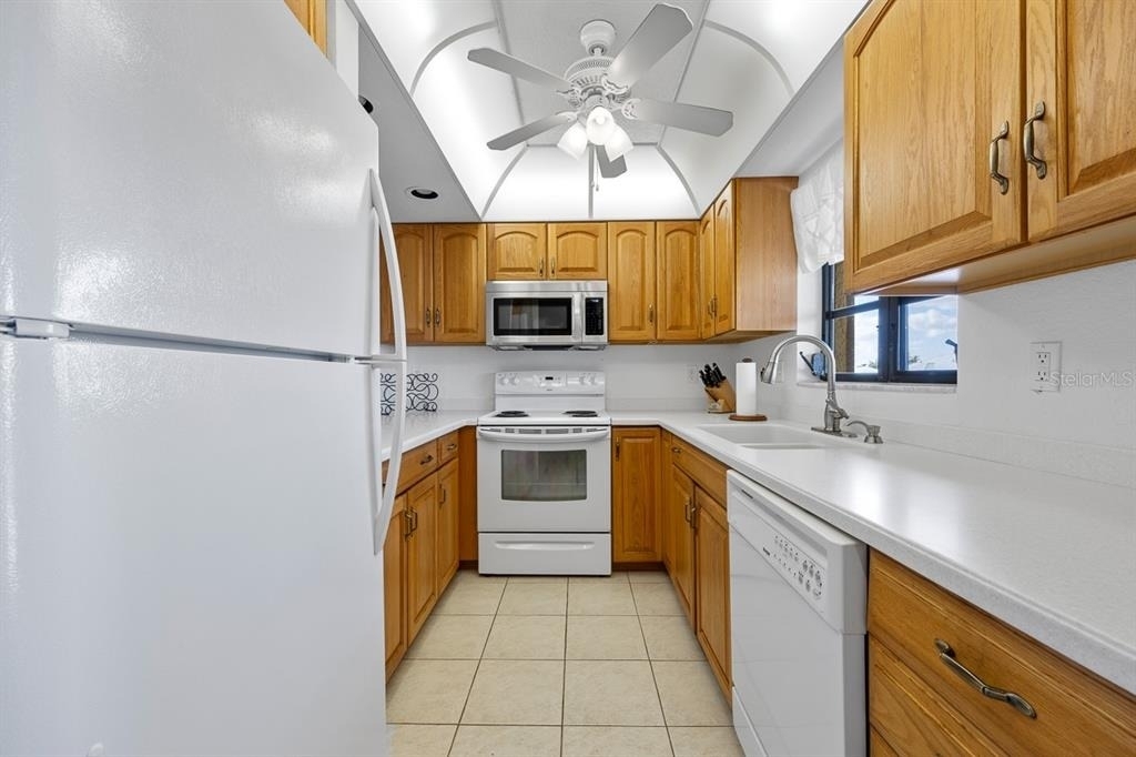 208 Lewis Circle - Photo 2