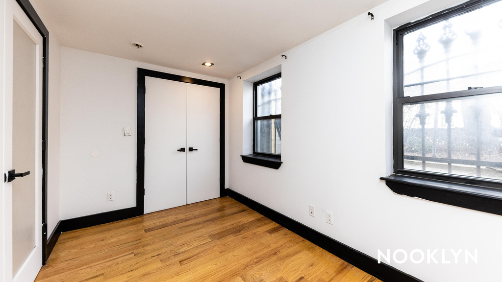 298 Gates Avenue - Photo 19