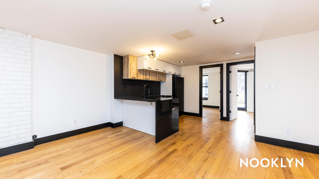 298 Gates Avenue - Photo 16