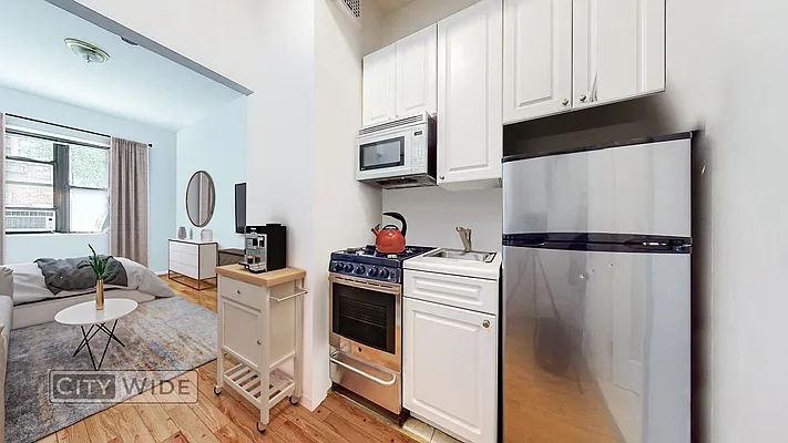 418 East 74th Street - Photo 2