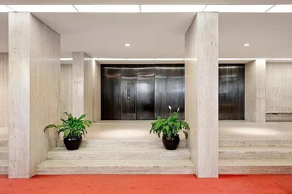 East 87th Street - Photo 15