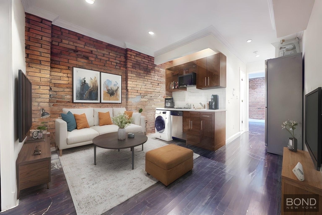 610 East 9th Street - Photo 0
