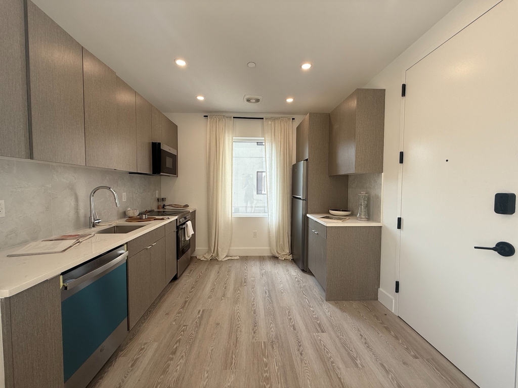 702 East 32nd Street - Photo 6